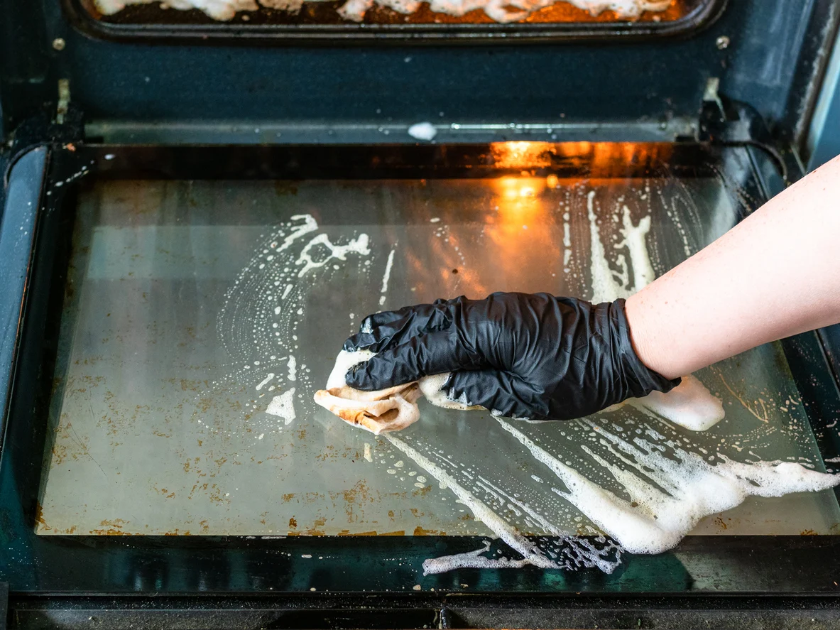 U hoeft niet meer te schrobben en lang schoon te maken: de oven blinkt schoon zonder veel moeite en het resultaat is perfect!