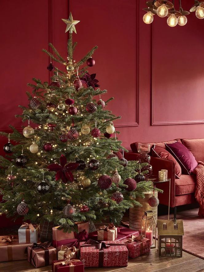 In welke stijl moet je je kerstboom in 2024 aankleden? Scandinavische stijl, glamour, traditioneel of modern?