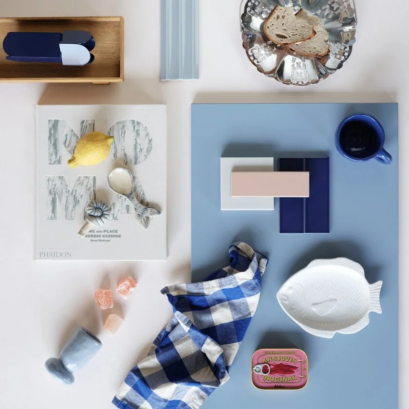 Vaarwel aan witte interieurs - er komt een nieuwe modieuze kleur. Trends voor 2025 rechtstreeks uit Scandinavië!