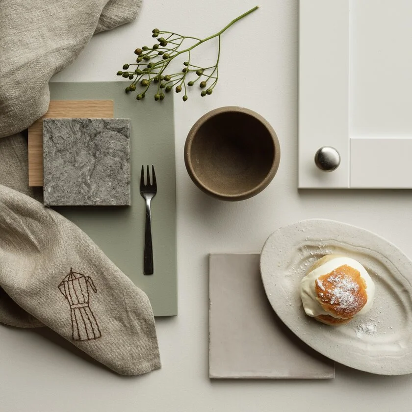 Vaarwel aan witte interieurs - er komt een nieuwe modieuze kleur. Trends voor 2025 rechtstreeks uit Scandinavië!