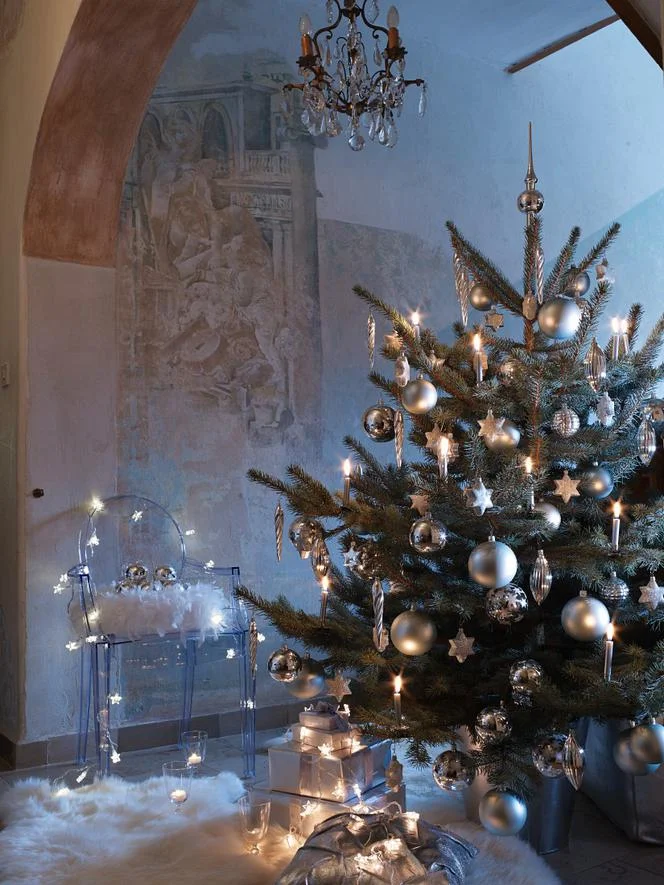 In welke stijl moet je je kerstboom in 2024 aankleden? Scandinavische stijl, glamour, traditioneel of modern?